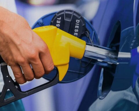 Industria y Comercio congela precios de los combustibles
