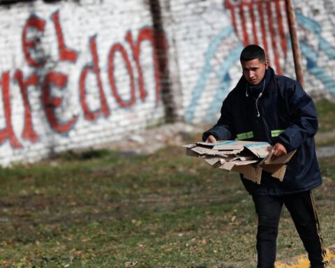 Inflation impoverishes Argentina so much that not even the scavengers get garbage