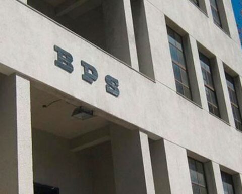 It will be difficult for the government to convince that it is a great idea to work more years and receive less retirement
