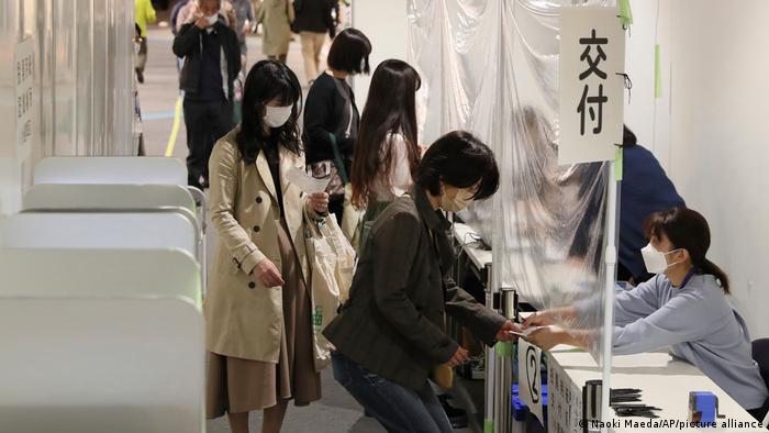 Votantes en las elecciones japonesas. Foto: Naoki Maeda/AP.