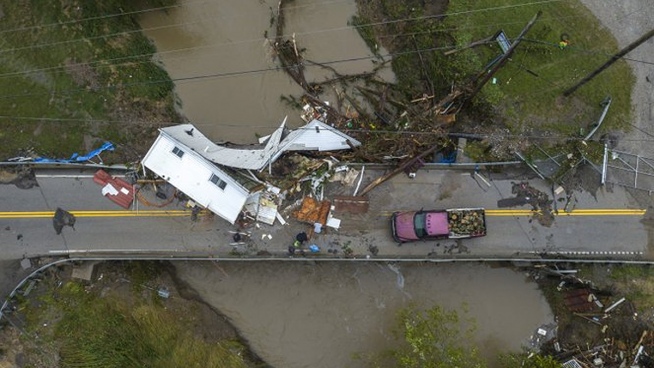 Kentucky flooding leaves at least 16 dead