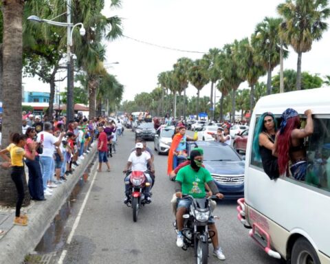 LGBT community celebrates Gay Pride march;  they ask for social equality