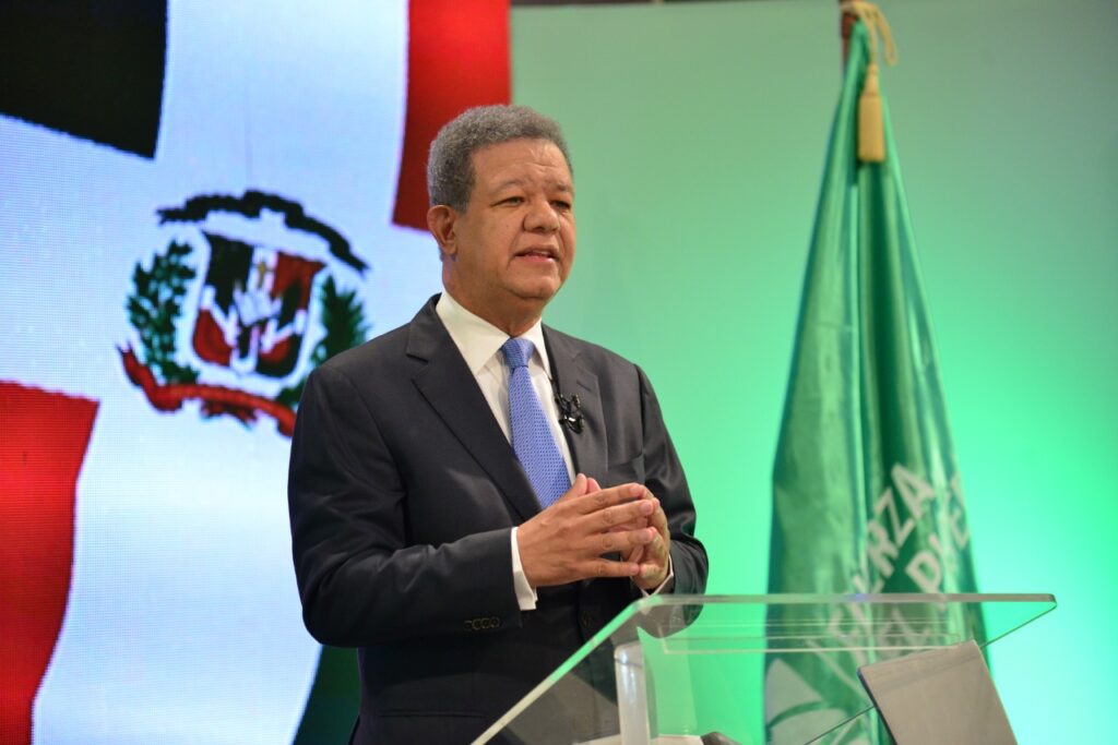 Leonel Fernández says the government is in a phase of premature attrition