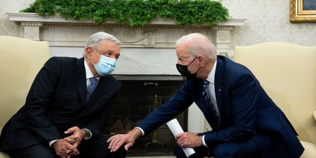 Los presidentes de México, Andrés Manuel López Obrador (izq), y Estados Unidos, Joe Biden (der), durante un encuentro en la Casa Blanca. Foto: White House Pool.