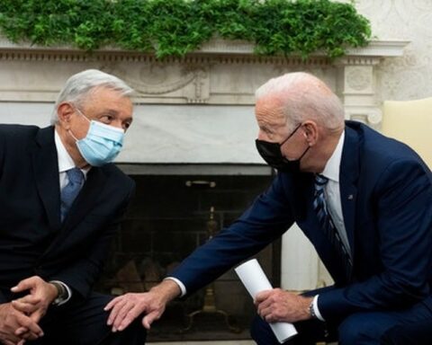Los presidentes de México, Andrés Manuel López Obrador (izq), y Estados Unidos, Joe Biden (der), durante un encuentro en la Casa Blanca. Foto: White House Pool.