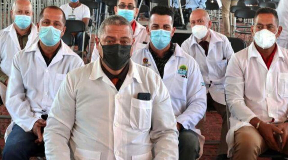 López Obrador defends the hiring of Cuban doctors in an act in Nayarit