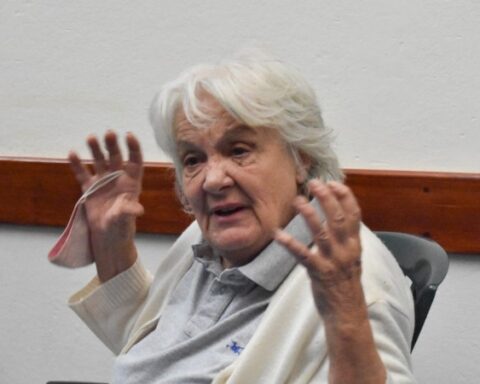 Lucía Topolansky suffered a domestic accident and fractured her hip