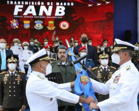 Maduro appears in Fort Tiuna for the transmission of command of the FAN