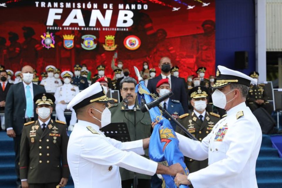 Maduro appears in Fort Tiuna for the transmission of command of the FAN