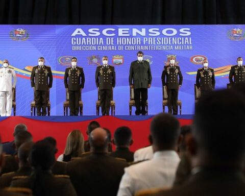 Maduro led the act of promotion of the Guard of Honor and Counterintelligence