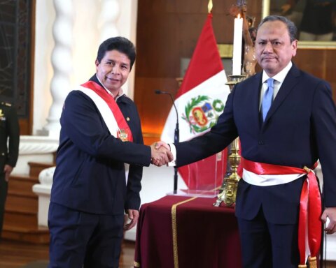 Mariano González swears in as the new Minister of the Interior to replace the censored Dimitri Senmache