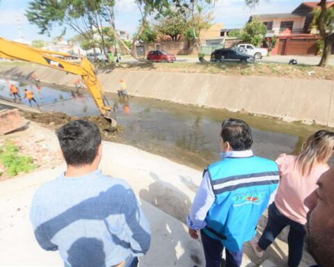 El equipo de la comuna comenzó retirando la basura y el sedimento / Foto: GAMSC
