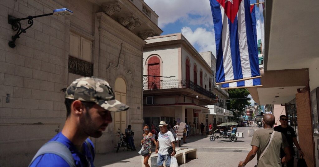 Miguel Díaz-Canel acknowledges protests over blackouts in Cuba and asks for "understanding"  and "savings"