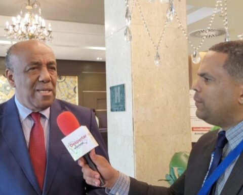 Ministro de Energía y Minas dice apagones son por averías