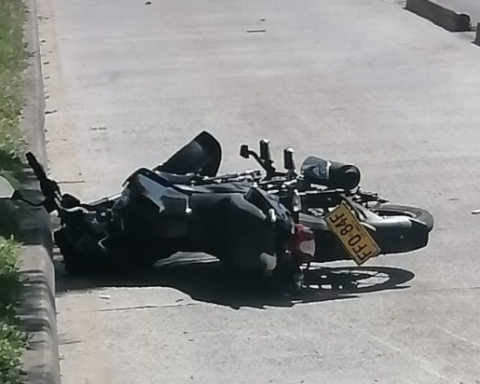 Mobility in Bogotá: traffic jam due to the death of a motorcyclist on Av. Ciudad de Cali with Calle 13