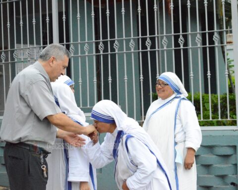 Monsignor Báez: "There is no law, nor human reasoning that justifies the powerful to prevent charity"