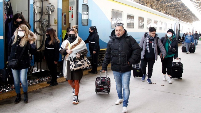 More than 650,000 people will travel by plane and train during the winter holidays