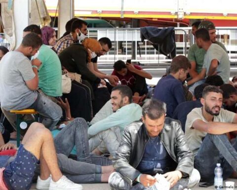 Más de mil migrantes desembarcan en Italia en las últimas horas