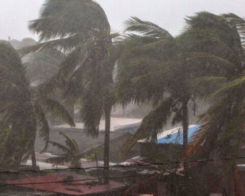 Nicaragua declares green and yellow alert zones prior to the impact of a tropical storm