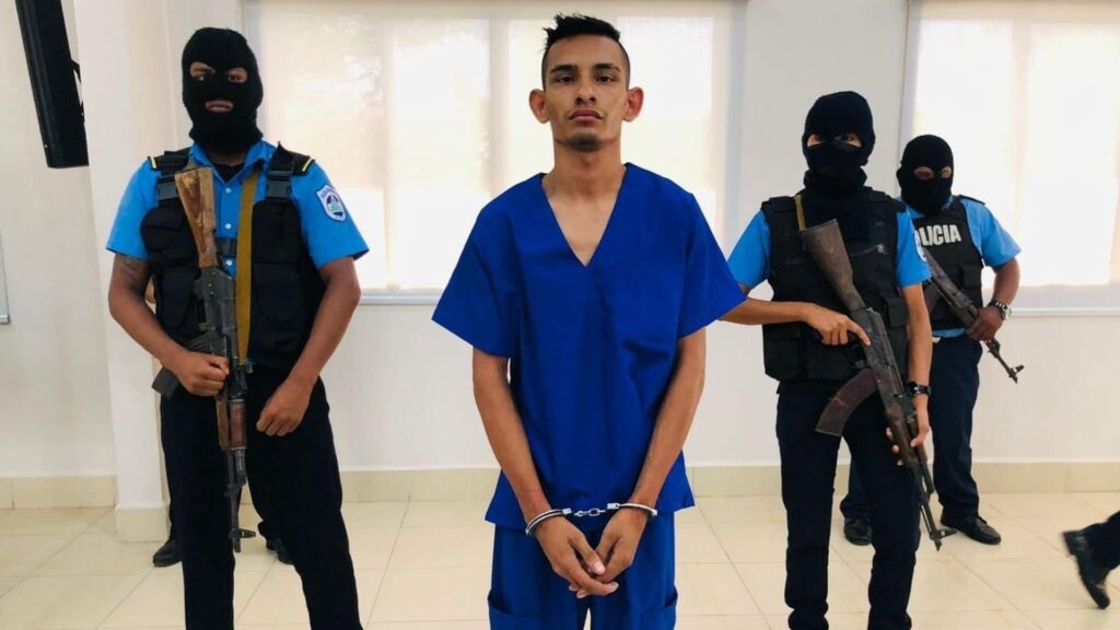 Nicaraguan Police presents Caleb Rocha, accused of the femicide of the young Karen Blandón