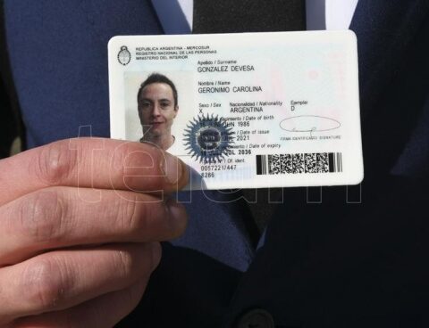 Non-binary identity: one year after the decree, one person per day accesses the right