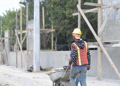 North Region with more wage earners in construction and more payment