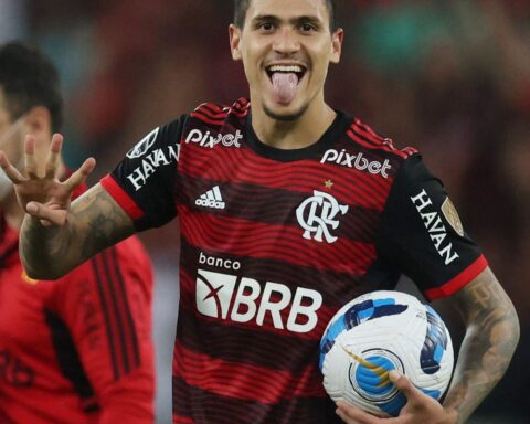 On a 7-1 night, Flamengo advances in Libertadores