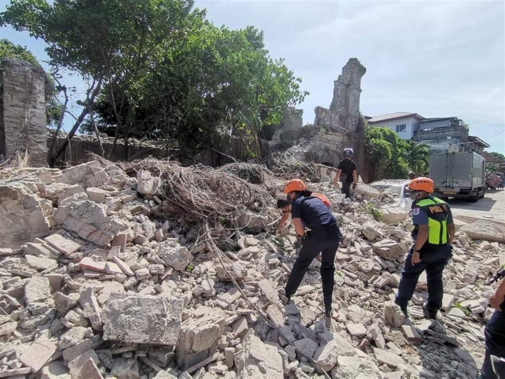 One deceased and damage to historic buildings after 7.1 earthquake in the Philippines