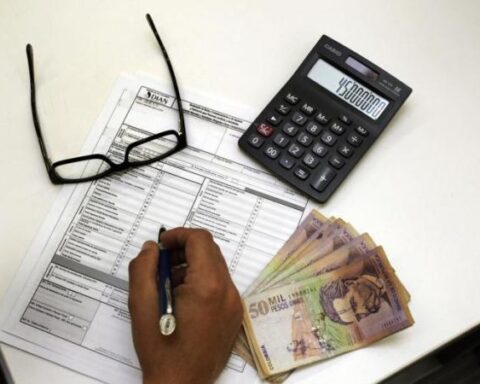 One in three Colombians considers that they should not pay taxes