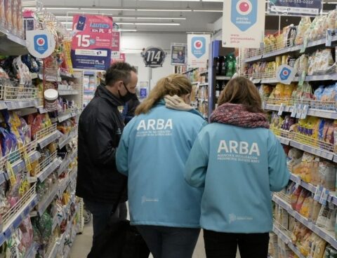 Operatives in super and hypermarkets to control price increases