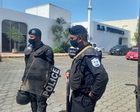 Ortega justice dictates 90 days in prison to two drivers of La Prensa