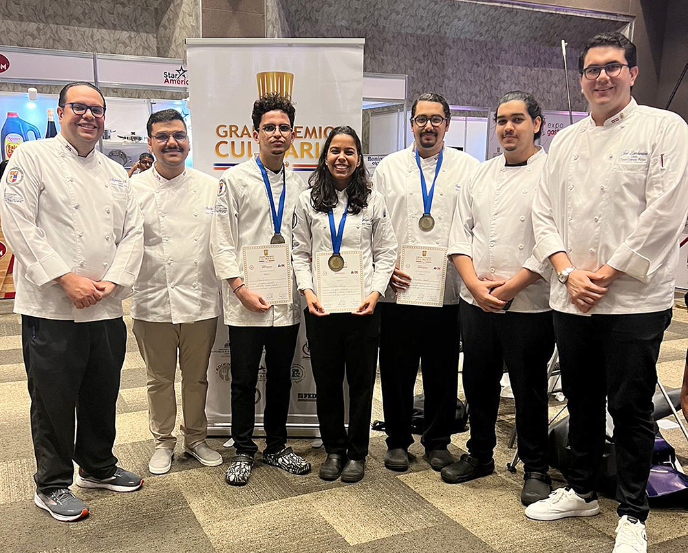 PUCMM gastronomy students win culinary award