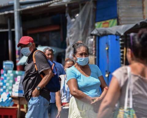 Pandemic in Nicaragua is at its lowest point, but doctors recommend not to trust