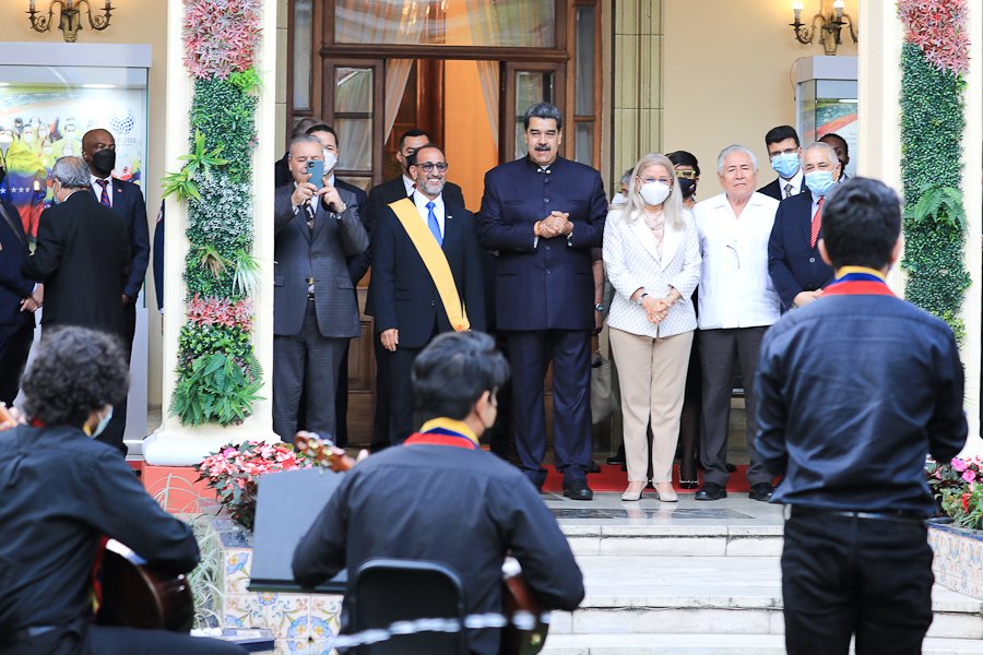 President Maduro fires and decorates the Saharawi ambassador