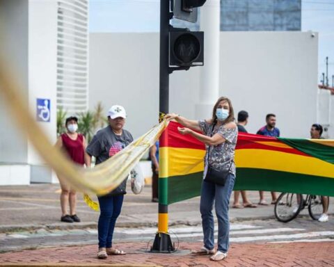 El paro suma el apoyo de los empresarios