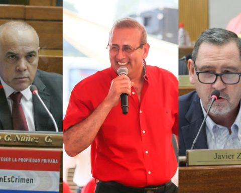 Questioned figures integrate lists of the ANR