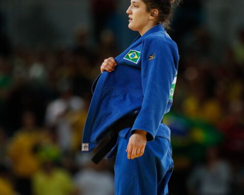 Rafael Macedo is silver and Mayra Aguiar bronze in Judo Grand Prix