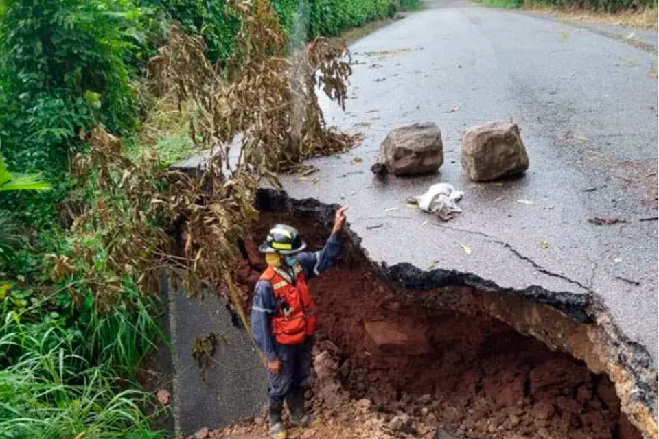 Rains collapse roads in Mérida, Táchira and Trujillo
