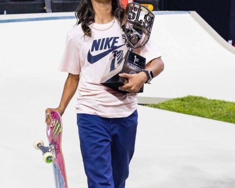 Rayssa wins and Pamela is 3rd in the Skate Street World League