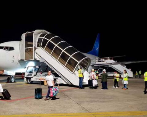 Cuba, Miami, Vuelo, Vuelos chárteres