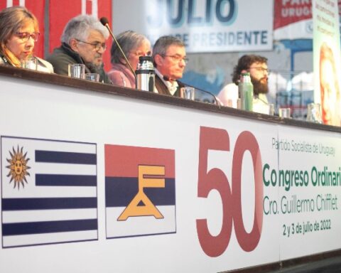 Renovators claim to stop the free fall of the PS