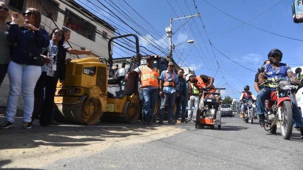 Santiago: Streets Damaged by Pipe Laying Are Paved