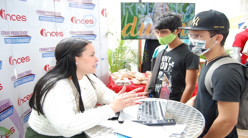 Liceos participan en Feria de Oportunidades del Inces﻿ en Caracas