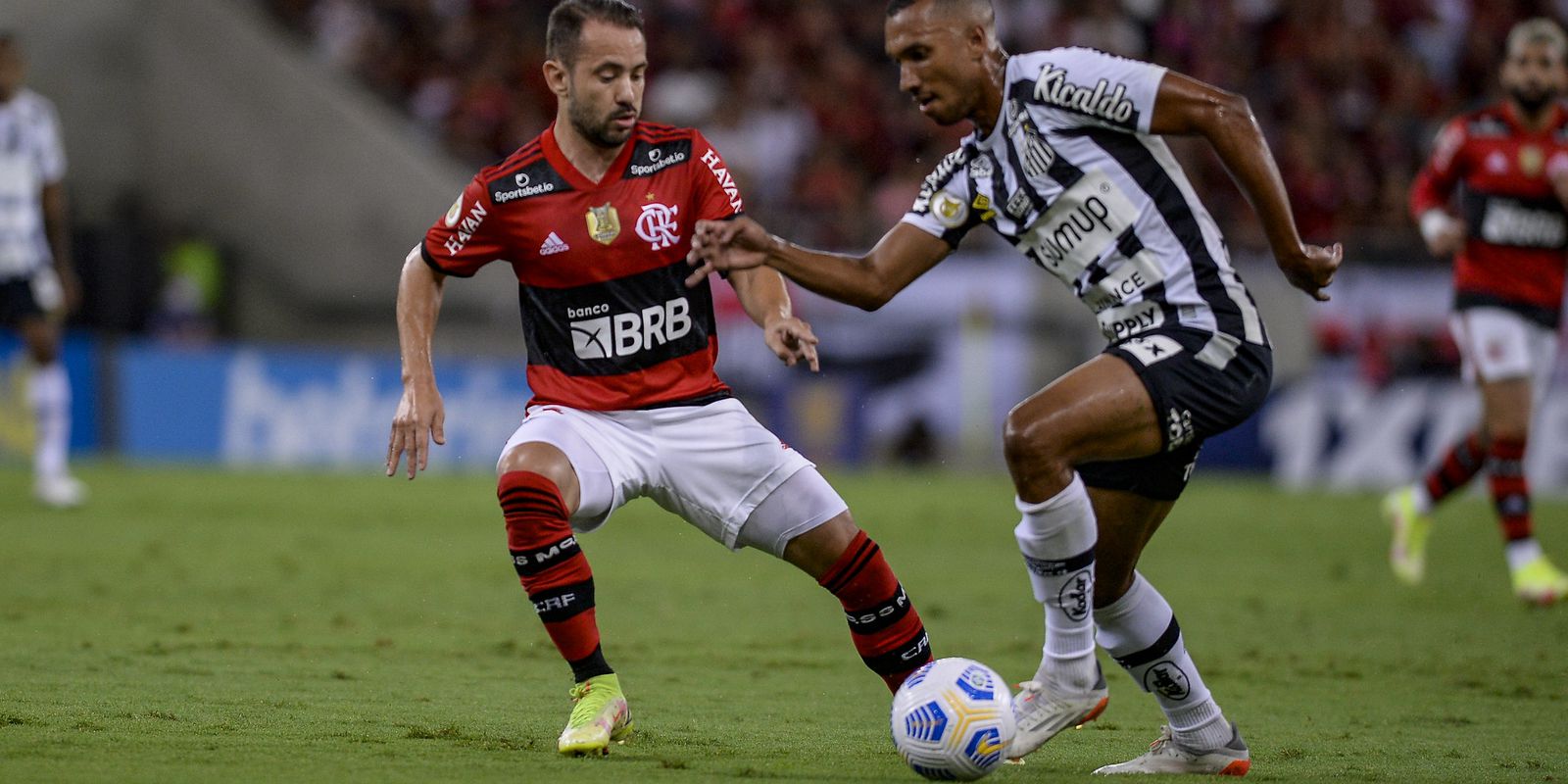 Separated by a point, Santos and Flamengo duel for the Brazilian