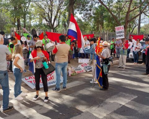 "She represents the girlfriend of the mafia," say citizens who demonstrate against Sandra Quiñónez