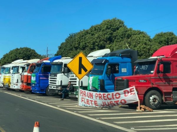 Some 5,000 truckers join the first day of strike