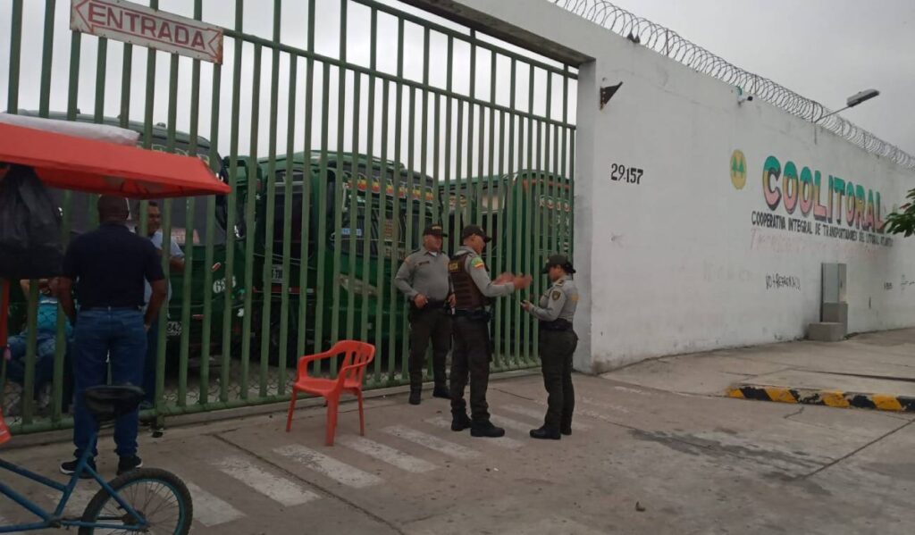 Strike of Coolitoral bus drivers in Barranquilla