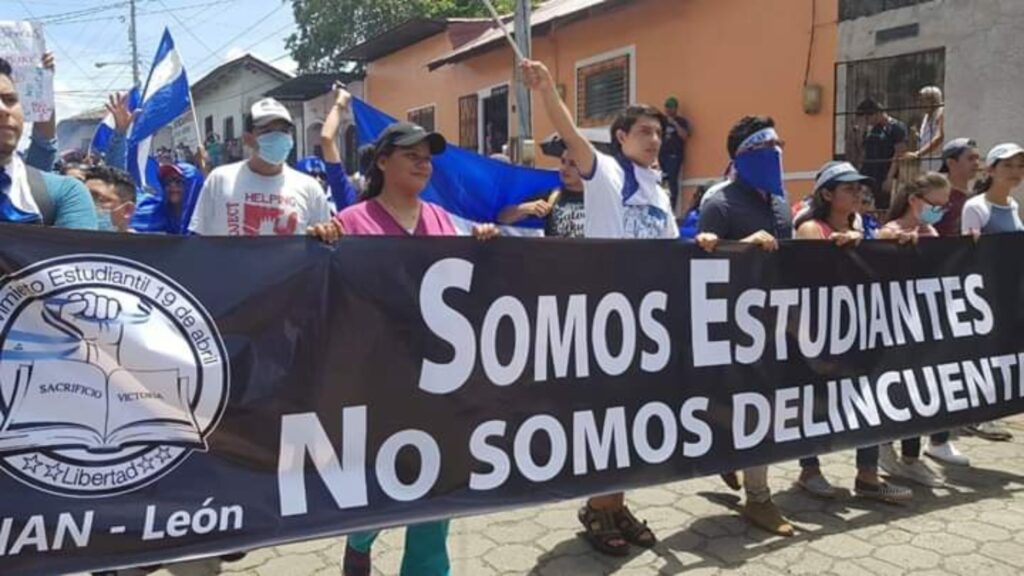 Students in Nicaragua, marked by the "massacres and repression" of the Somozas and the Ortega-Murillos