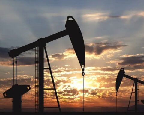 Petróleo de Texas baja un 7,9 % y cierra en 95,84 dólares el barril 