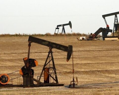 El petróleo de Texas abre con un alza del 2,33 % hasta 108,23 dólares